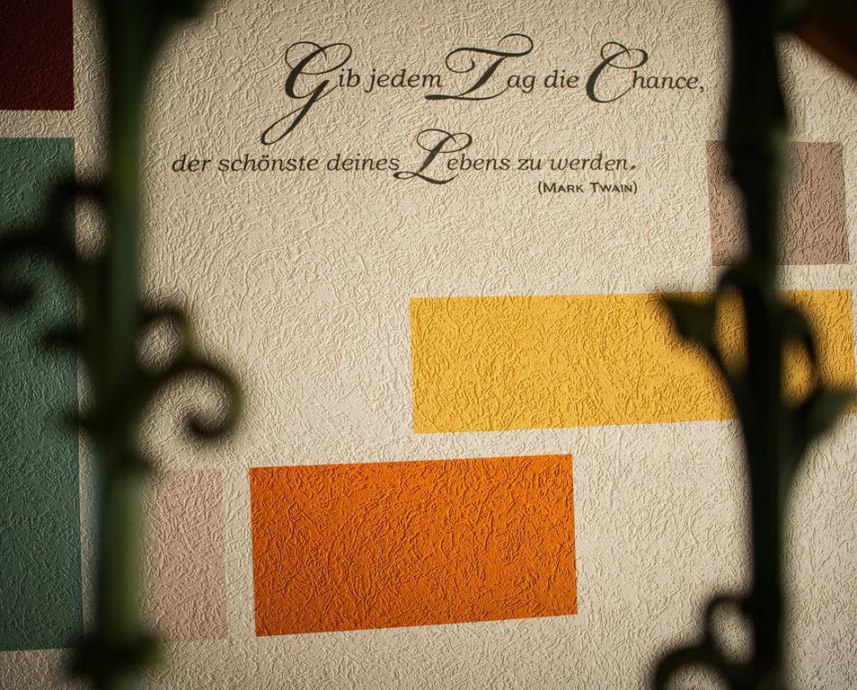 Hotel Garni Zum Hirschen Ипхофен Екстериор снимка